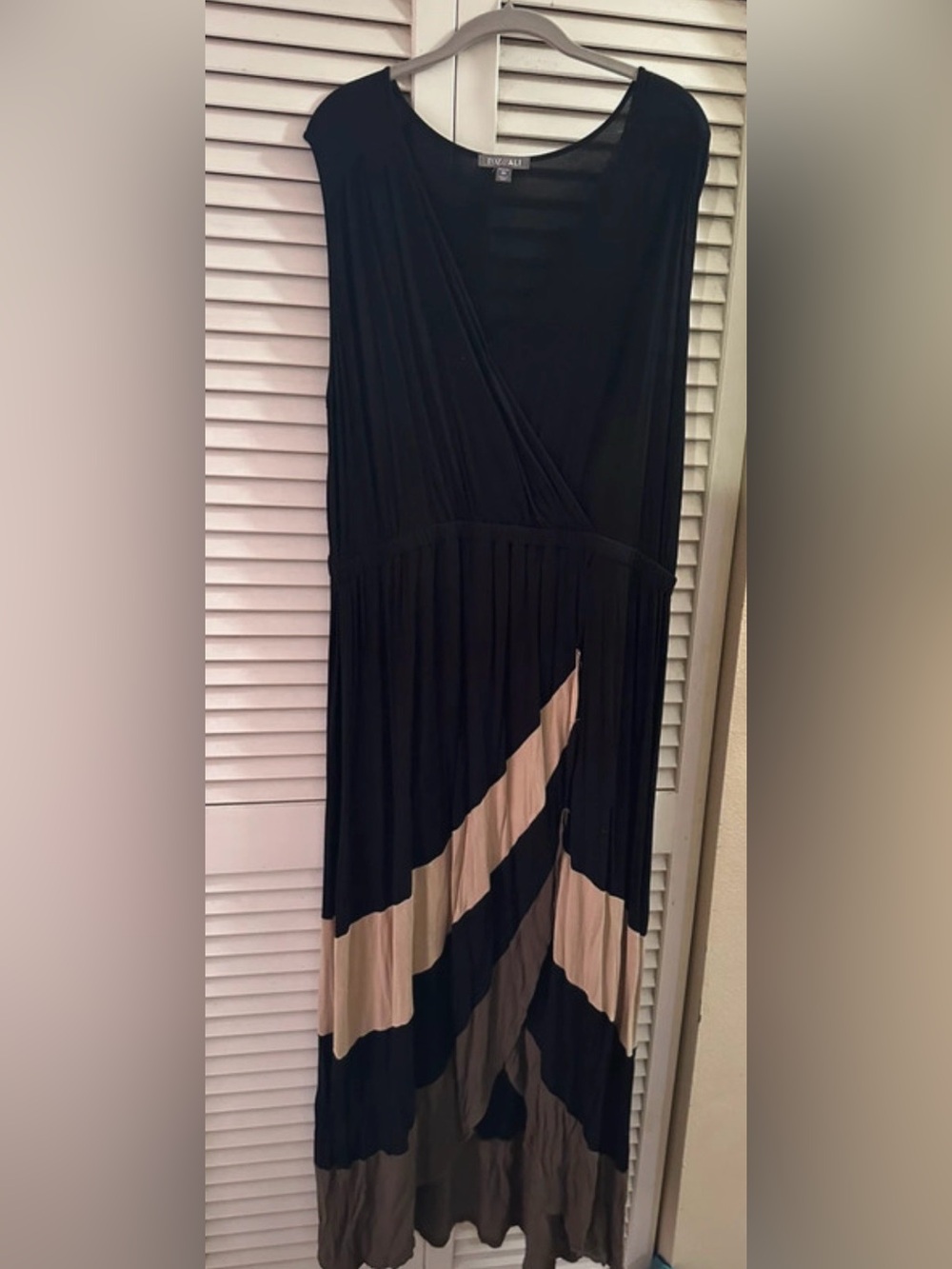 Roz & Ali Black and Beige Colorblock Maxi Dress